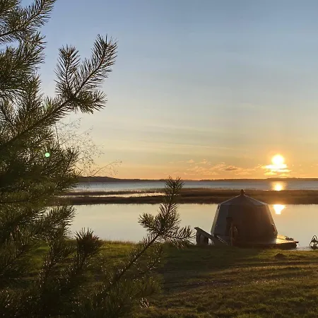 Laivamajoitukset Aurorahut Lasi-iglu